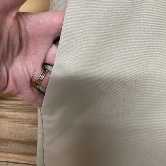 Izod XFG size 4 khaki color cool-fx microfiber x-treme function golf shorts - Picture 2 of 11